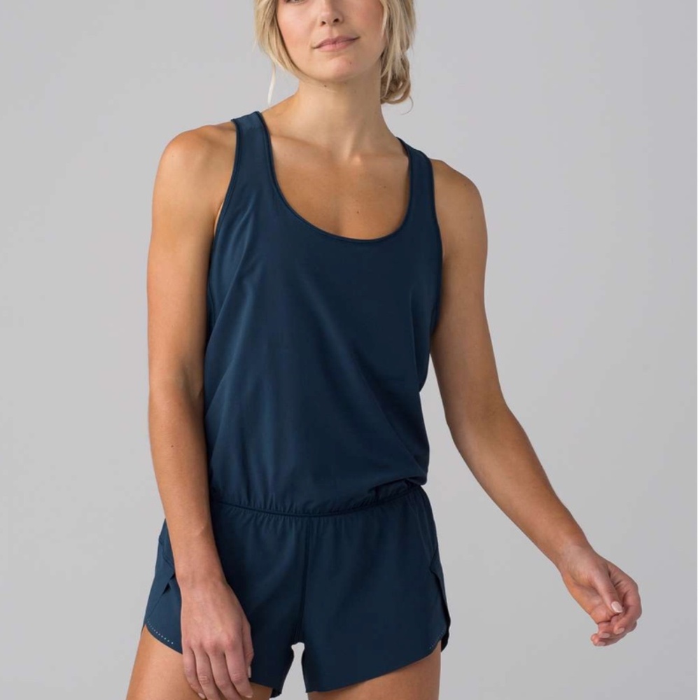 Lululemon Chase Me Onesie Jaded, size 6 hardly worn